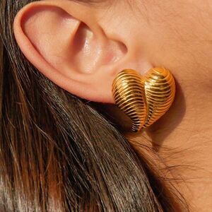 Textured heart stud earrings #1151
